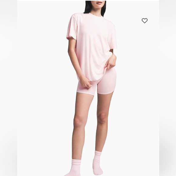 Skims Boyfriend T-Shirt Barely Pink Size Small - Picture 5 of 6